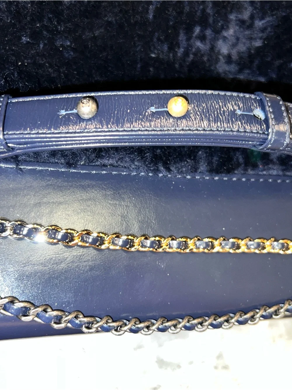 CHANEL shoulder bag